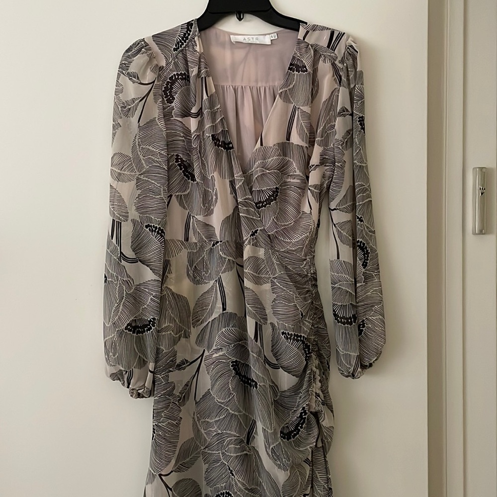 Astr the label Nordstrom dress size Xs black and cream